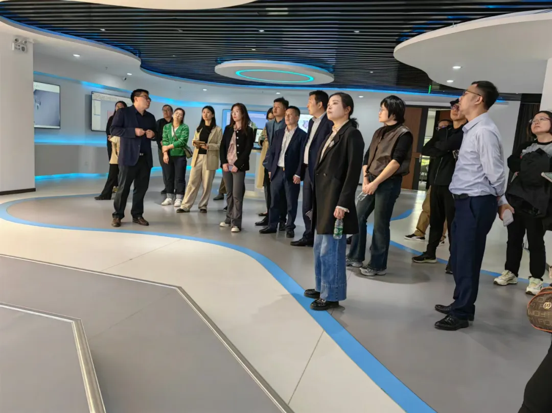参观4.png