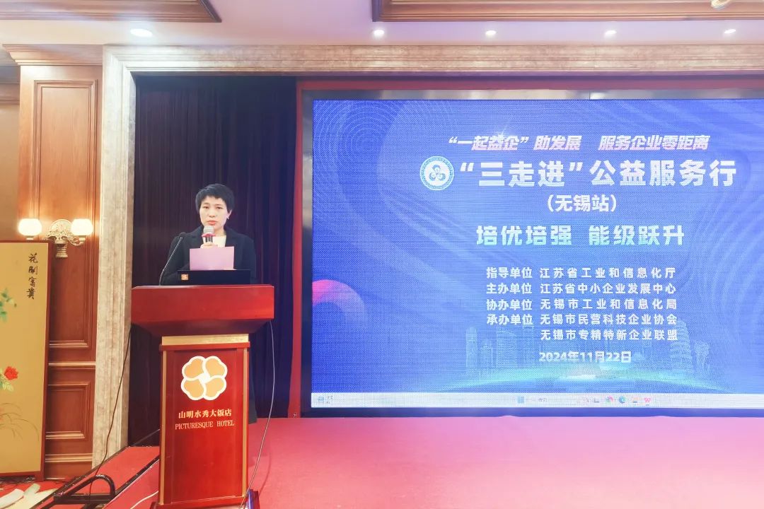 女主持.png